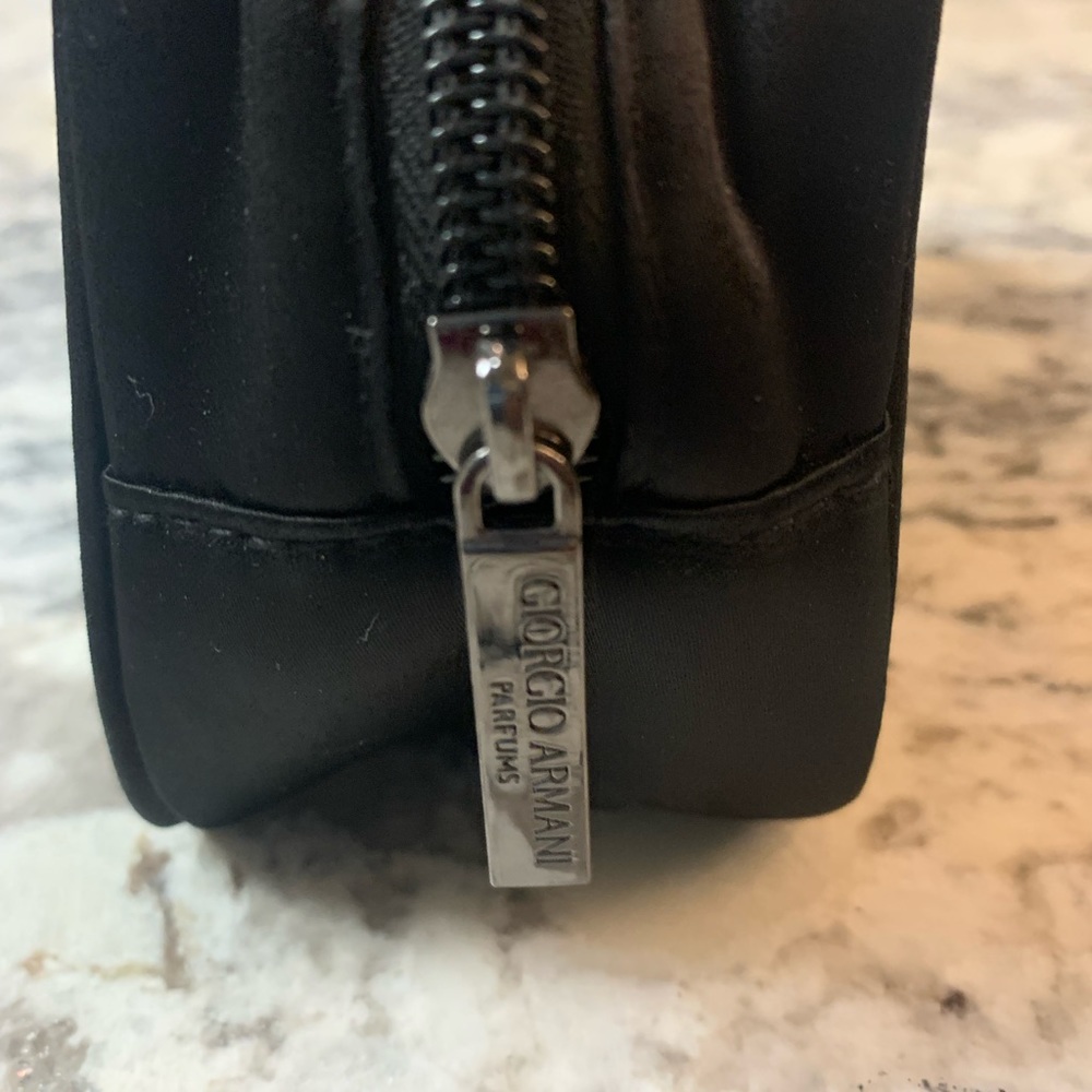 🔥GIORGIO ARMANI PARFUME UNISEX Travel BAG NO CALLOUTS CLEAN. NEVER USED - Picture 4 of 6